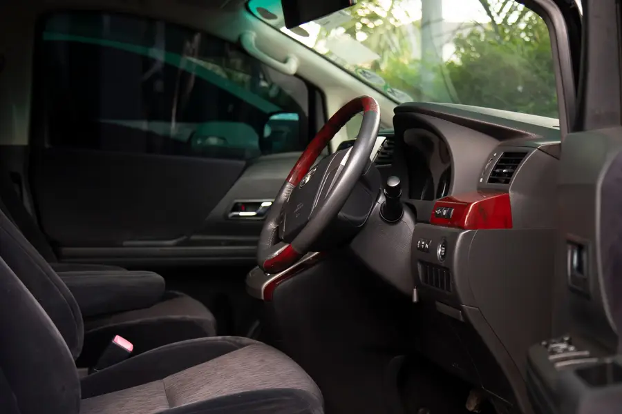 Toyota Alphard (Black) photo 2
