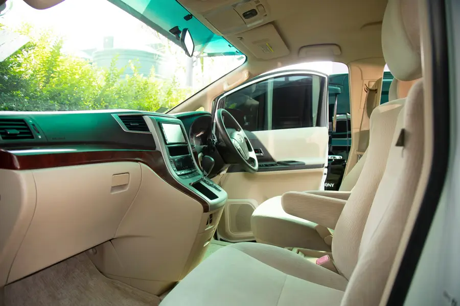 Toyota Alphard (White) photo 2